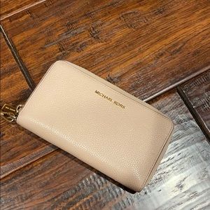 Micheal khors wallet